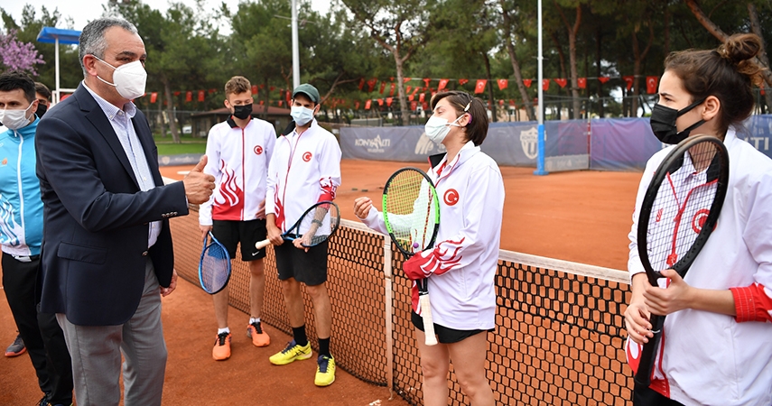 Türkiye İşitme Engelliler Tenis Milli Takımı HayatPark kortlarında