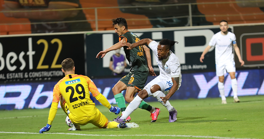 Alanyaspor ligden düşen Erzurumspor'a kendi evinde 3-2 yenildi