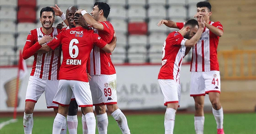 FT Antalyaspor ligde kalmayı garantiledi