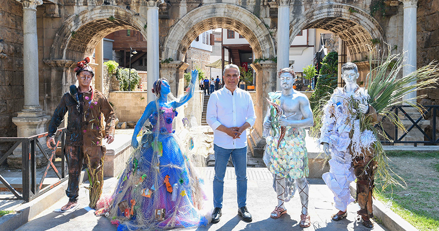 Canlı heykellerle çevreye duyarlılık çağrısı