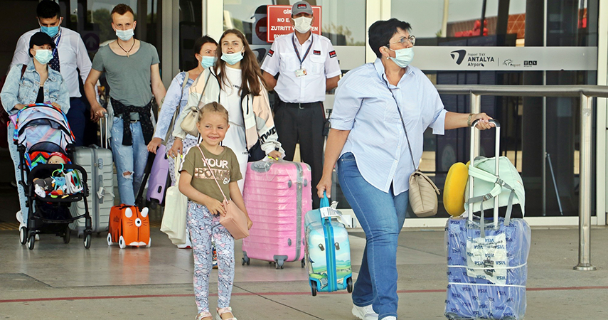 Vaka sayılarının düşmesiyle birlikte Antalya’ya günlük gelen uçak sayısı ikiye katlandı