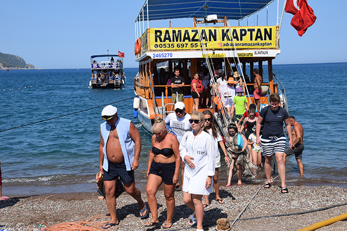 Adrasan bayramda nüfusunun 10 katı tatilciyi ağırlayamaya hazırlanıyor