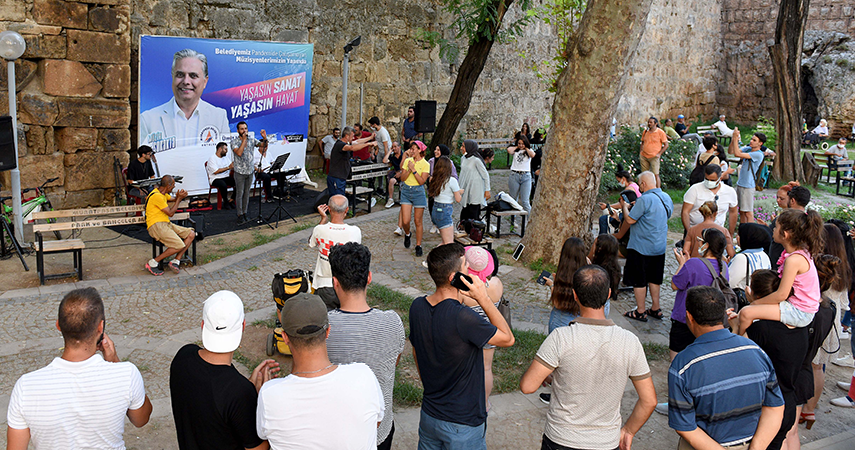 Müzik, Antalya sokaklarında