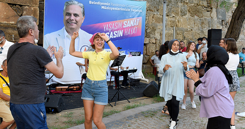 Müzik, Antalya sokaklarında