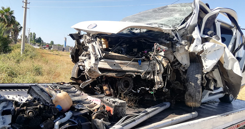 Antalya'da feci kaza: Baba öldü anne ve 2 çocuğu yaralandı