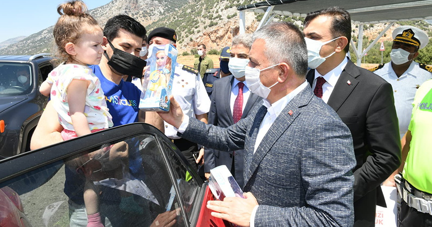 Vali Yazıcı, Kahvaltıda Çocuklarla Bir araya Geldi