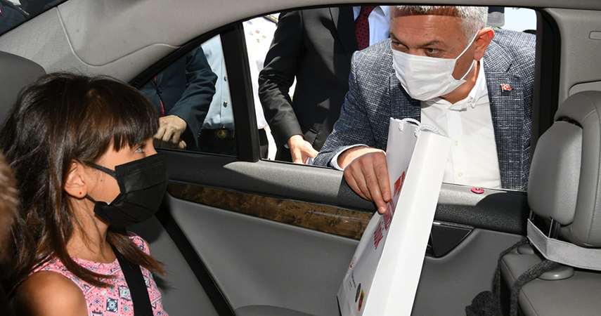 Vali Yazıcı, Kahvaltıda Çocuklarla Bir araya Geldi