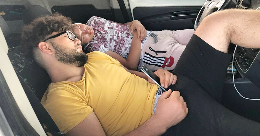 Oteller yüzde yüz doldu, dışarıda kalan tatilciler araçlarında ve yerlerde uyudu