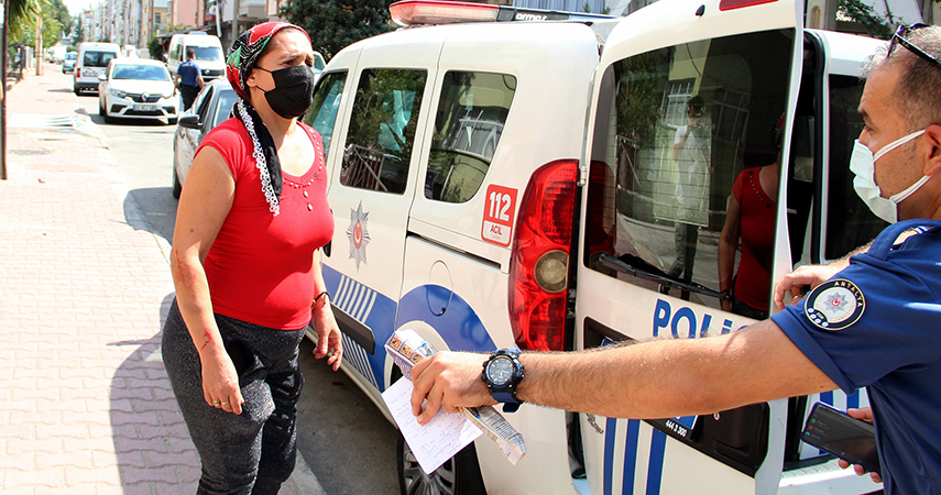 Kadın öğretmen, kadın komşusu tarafından bıçaklandı