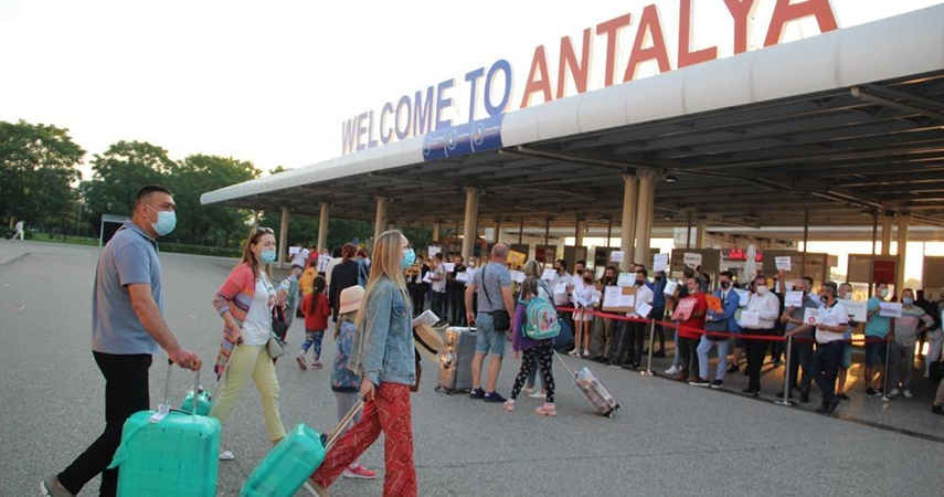 Geçen yılın aynı dönemine göre Antalya'da turist sayısı yüzde 202 arttı