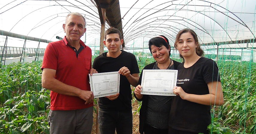 Okulu bırakan oğlunu teşvik etti, anne oğul beraber lise diploması aldı