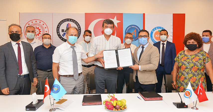 Batı Antalya tropik meyve üretim üssü olacak