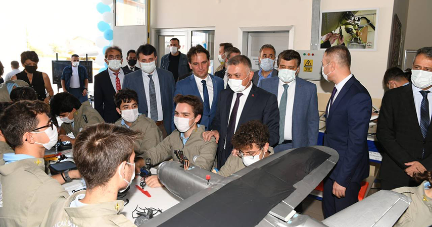 Aksu Uçak Bakım Teknolojisi Anadolu Lisesi İHA Ar-Ge Merkezi Açıldı