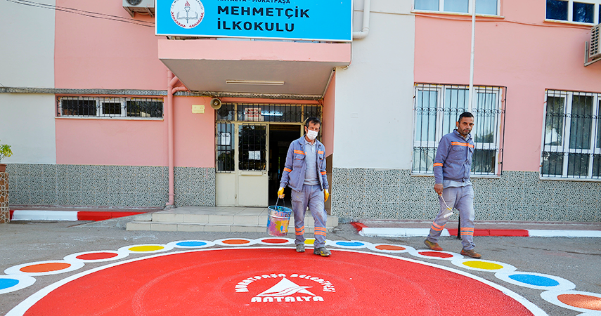 Okul bahçelerinde hummalı çalışma