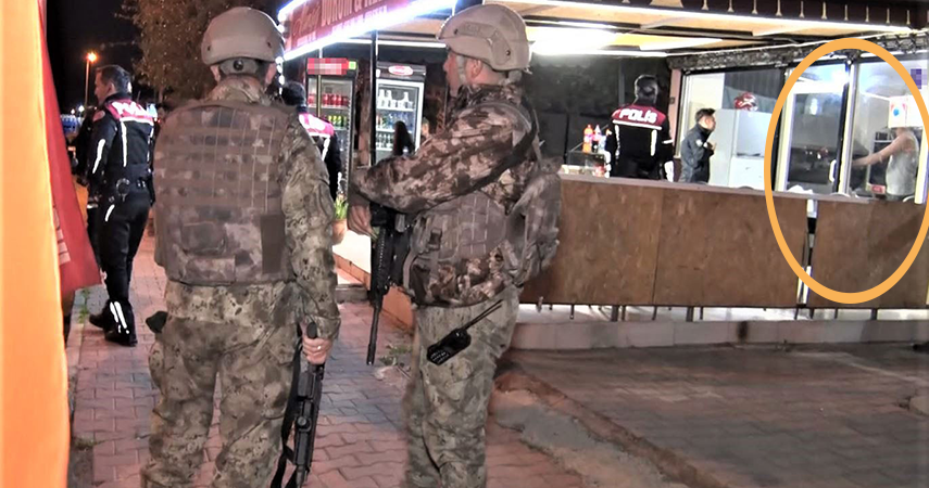 - Ayağına savcı isteyip döner bıçağıyla kendini restorana kilitledi, korku dolu anlar yaşattı
