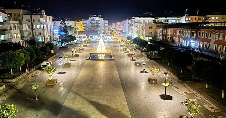 Demre Noel Baba Meydanı’nda ışıklandırıldı