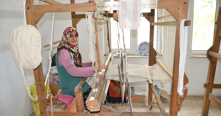 40 yıldır unutulan sanatı, 150 yıllık tezgahta canlandırdı