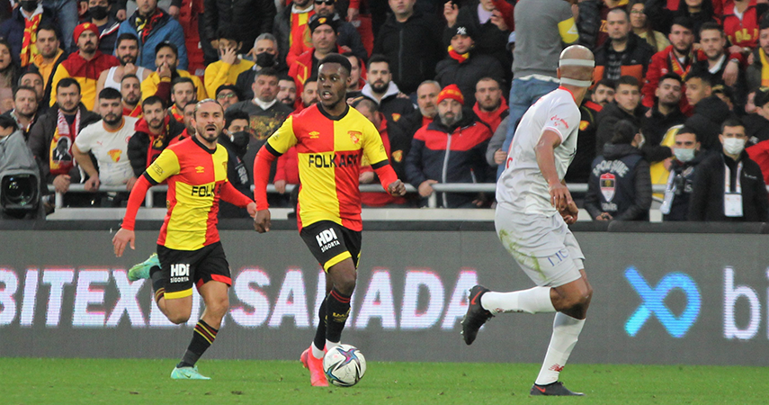 Sahasında 10 maçtır galip gelemeyen 10 kişilik Göztepe'den 4 gol yedik