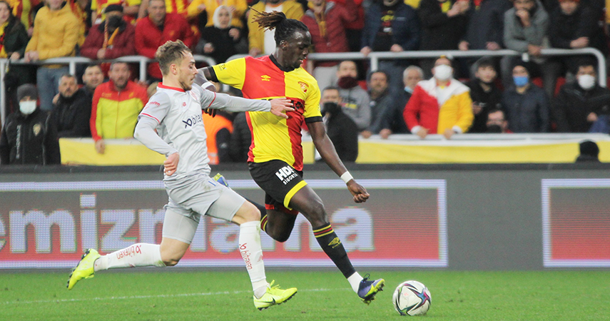 Sahasında 10 maçtır galip gelemeyen 10 kişilik Göztepe'den 4 gol yedik