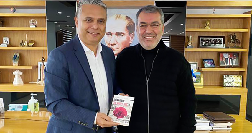 Son kitabını Başkan Uysal’a hediye etti