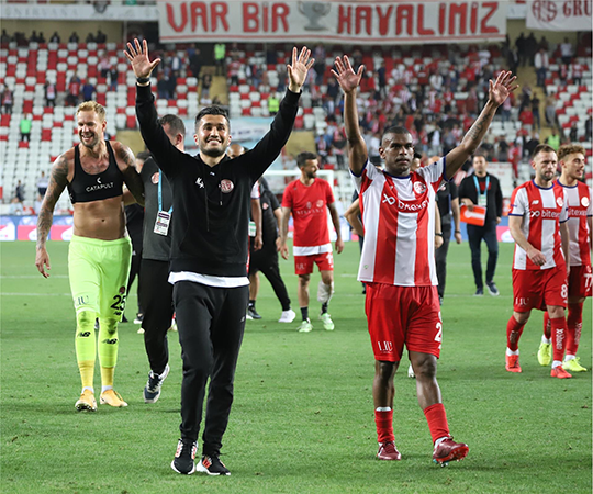  Antalyaspor, yenilmezlik serisini 14 maça yükseltti   