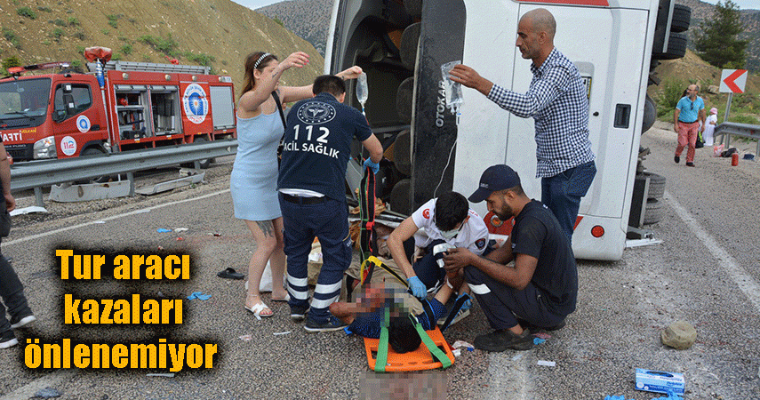 Yan yatan tur midibüsünde can pazarı yaşandı