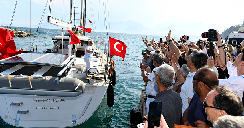 Ünlü avukat ve eşi; Yelkenlileriyle dünya turuna çıktılar