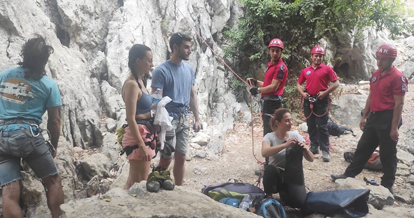 Jandarma ekipleri turistlerle kamp yaptı