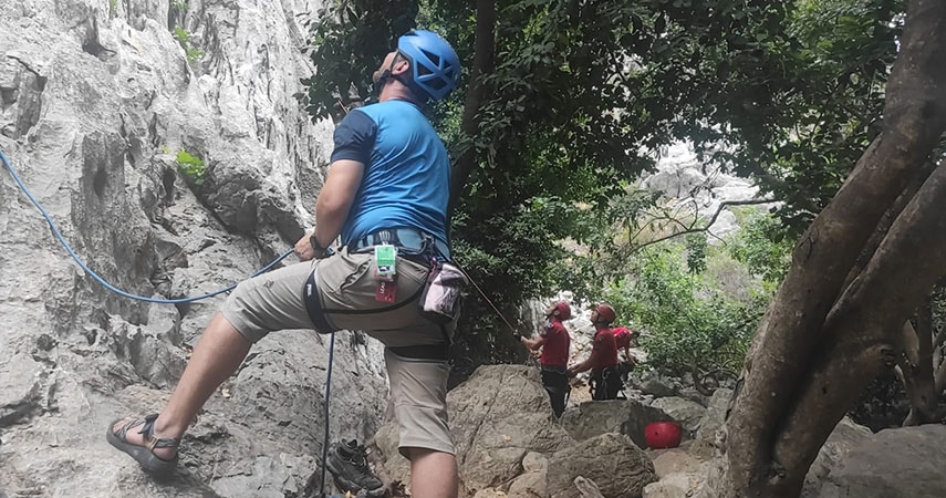 Jandarma ekipleri turistlerle kamp yaptı